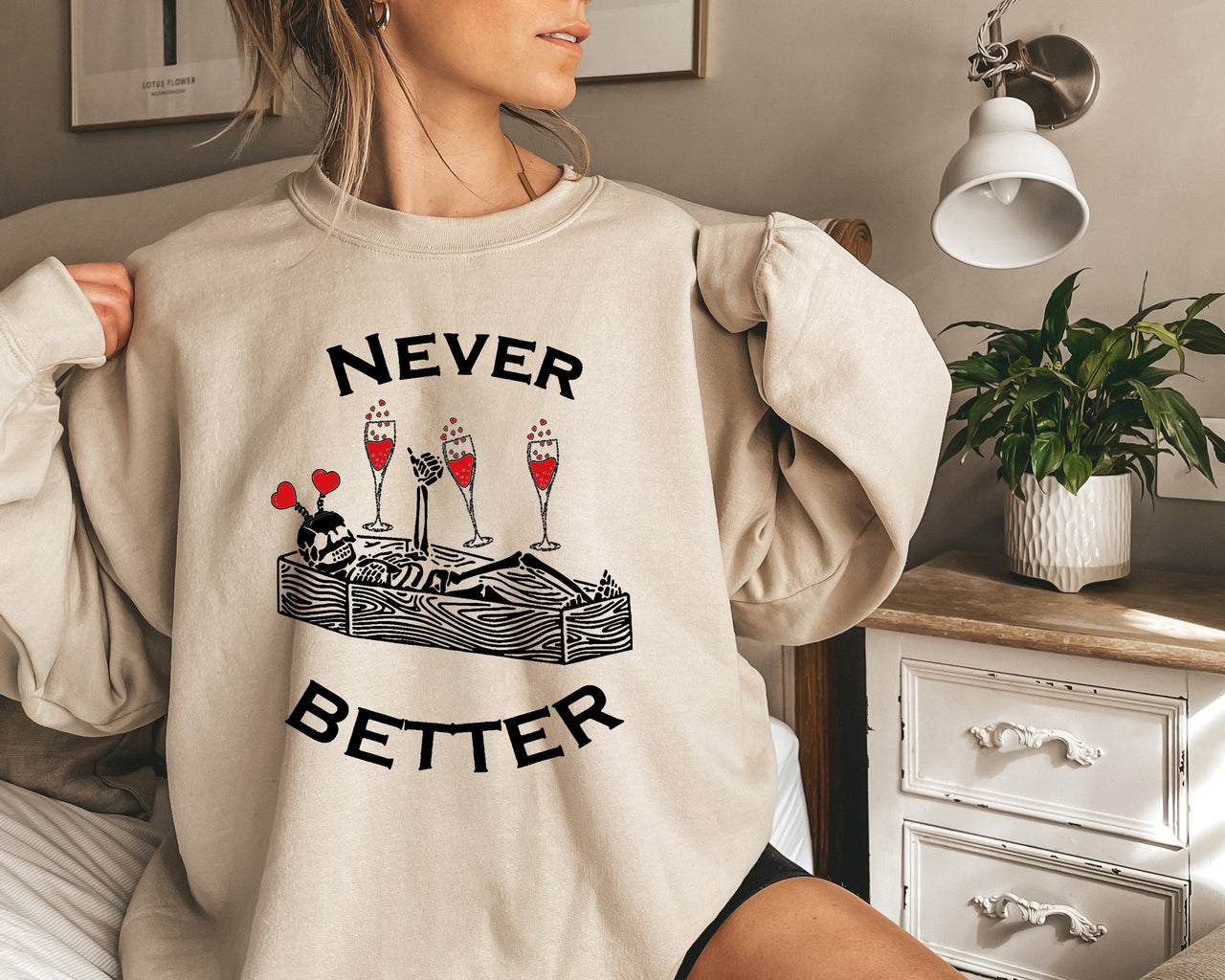 Never Better Lover Skeleton Vintage Valentine's Day Heartwarming Retro Cozy Fleece Sweatshirt