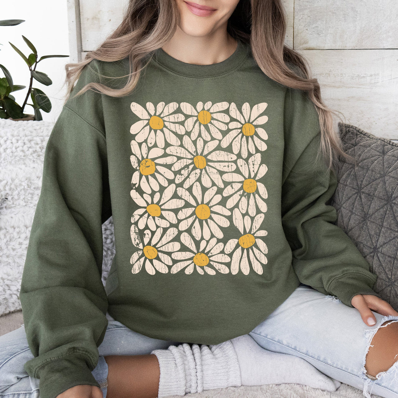 Vintage Daisies Floral Design and Classic Botanical Motifs Collection Sweatshirt