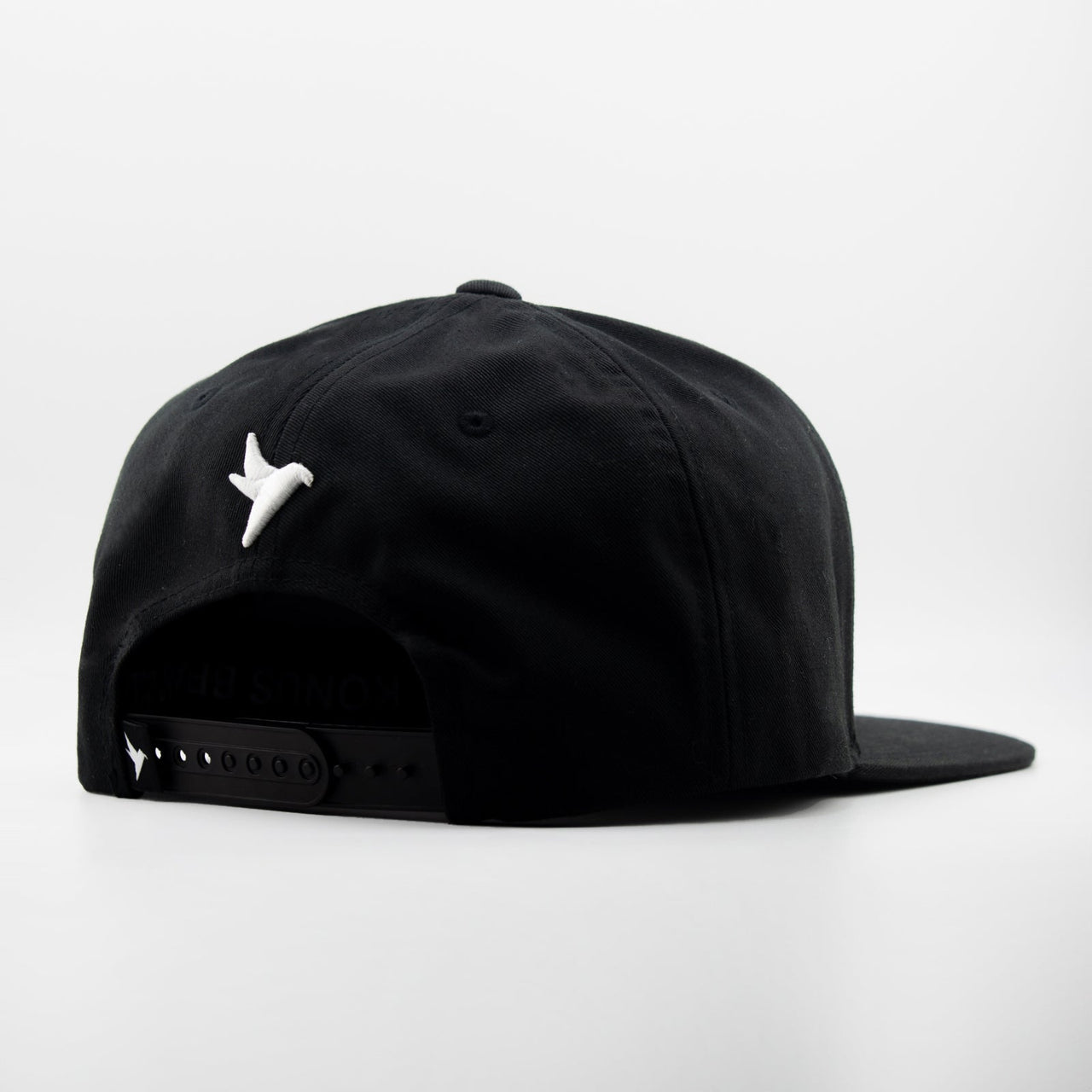 Konus Men's Snapback With Minimal Embroidery