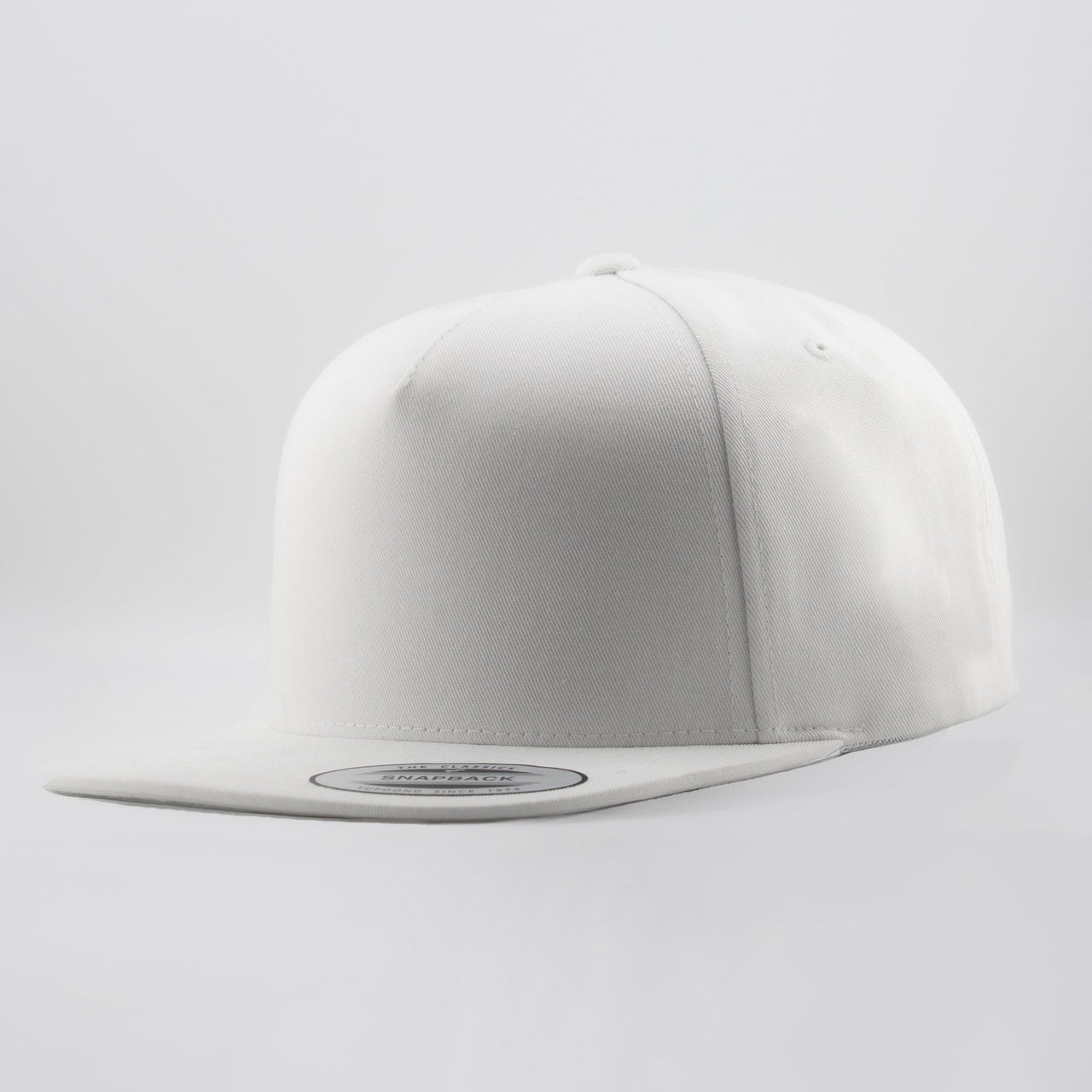Konus Men's Snapback With Minimal Embroidery