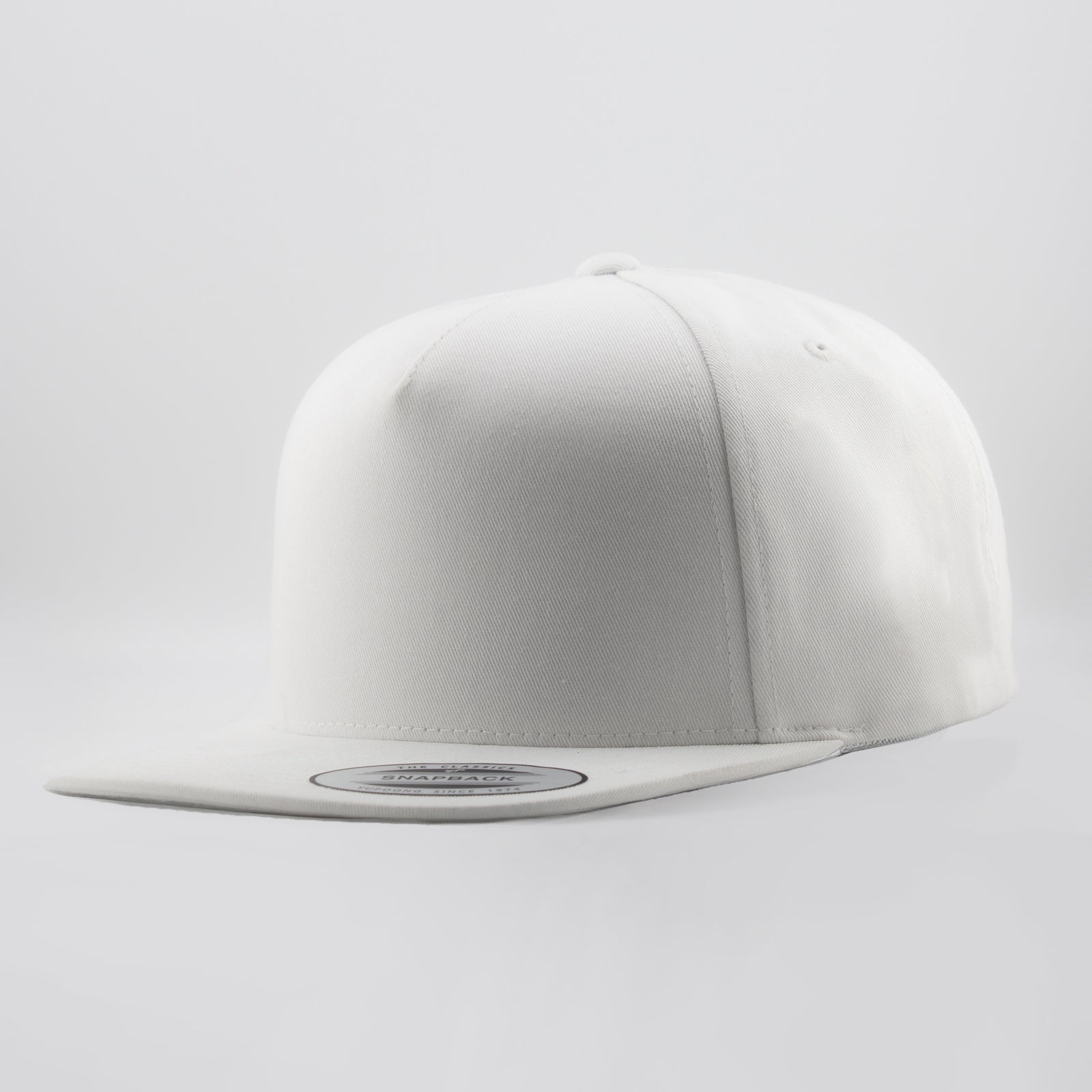 Konus Men's Snapback With Minimal Embroidery