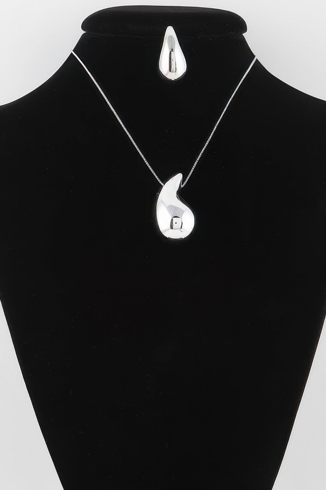Shiny Teardrop Necklace Set