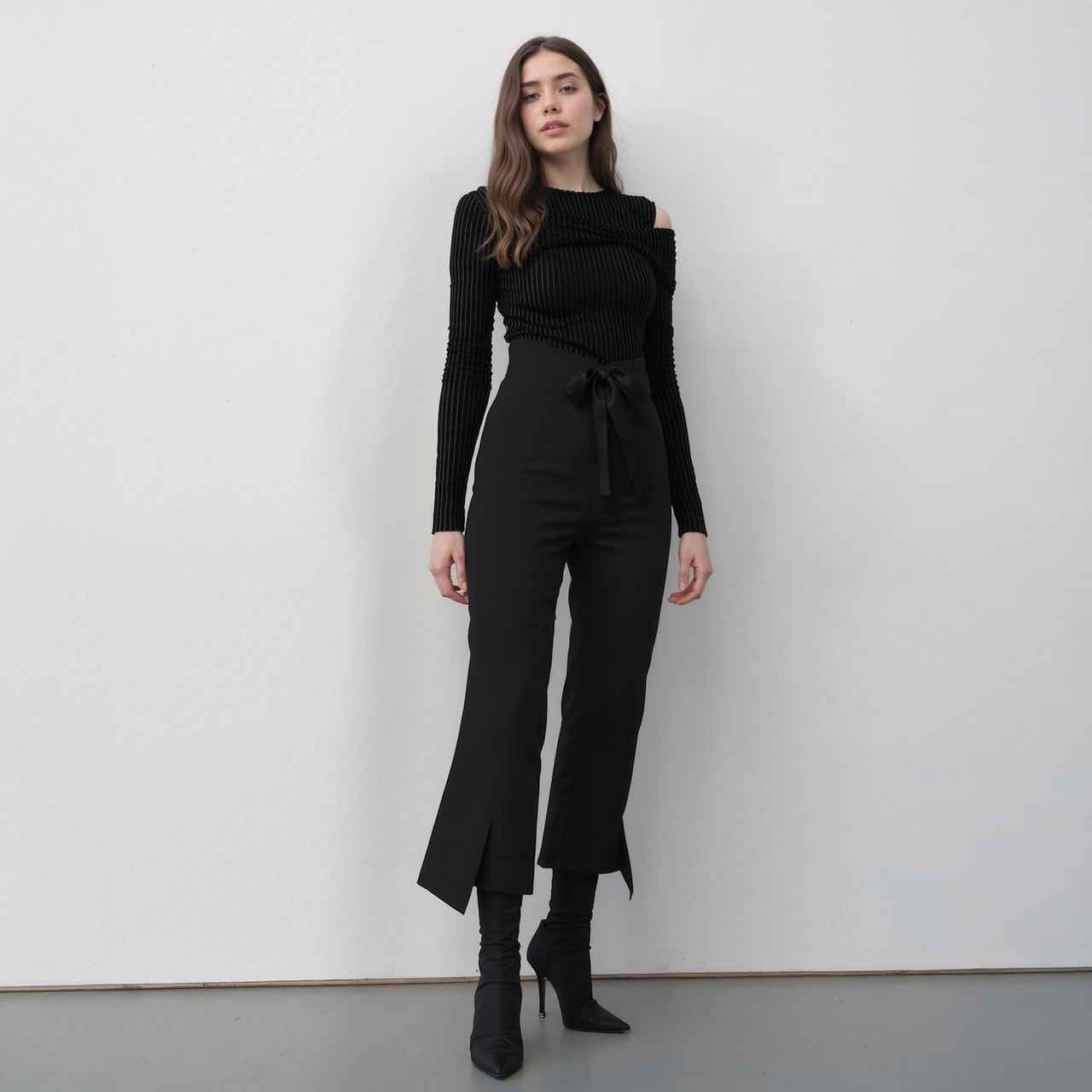 Women's High Waist Front Slit Trouser In Black