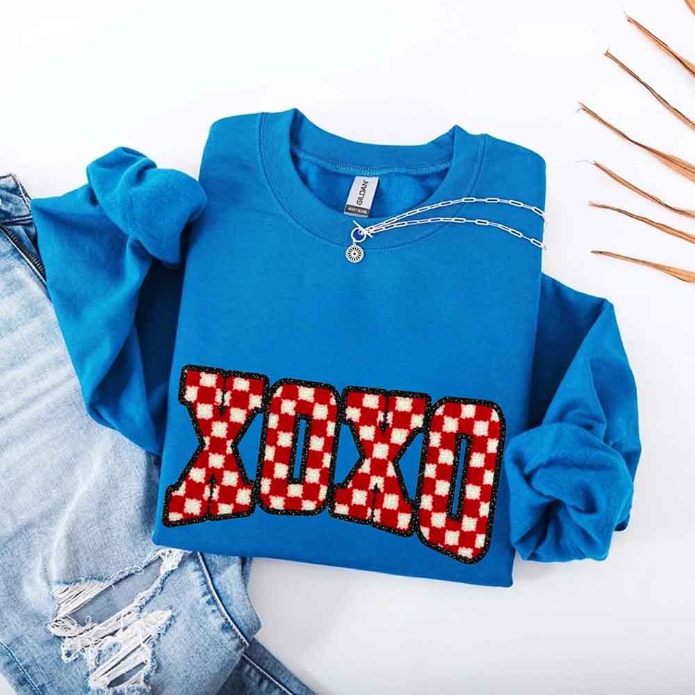 XOXO Checkered Valentine Sweatshirt – Furry Style Printed Sweater
