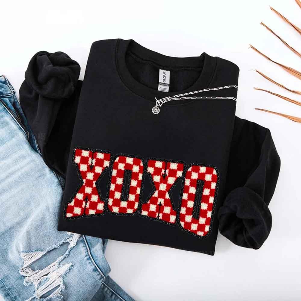 XOXO Checkered Valentine Sweatshirt – Furry Style Printed Sweater