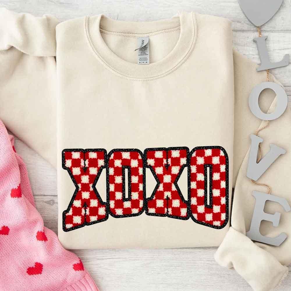 XOXO Checkered Valentine Sweatshirt – Furry Style Printed Sweater