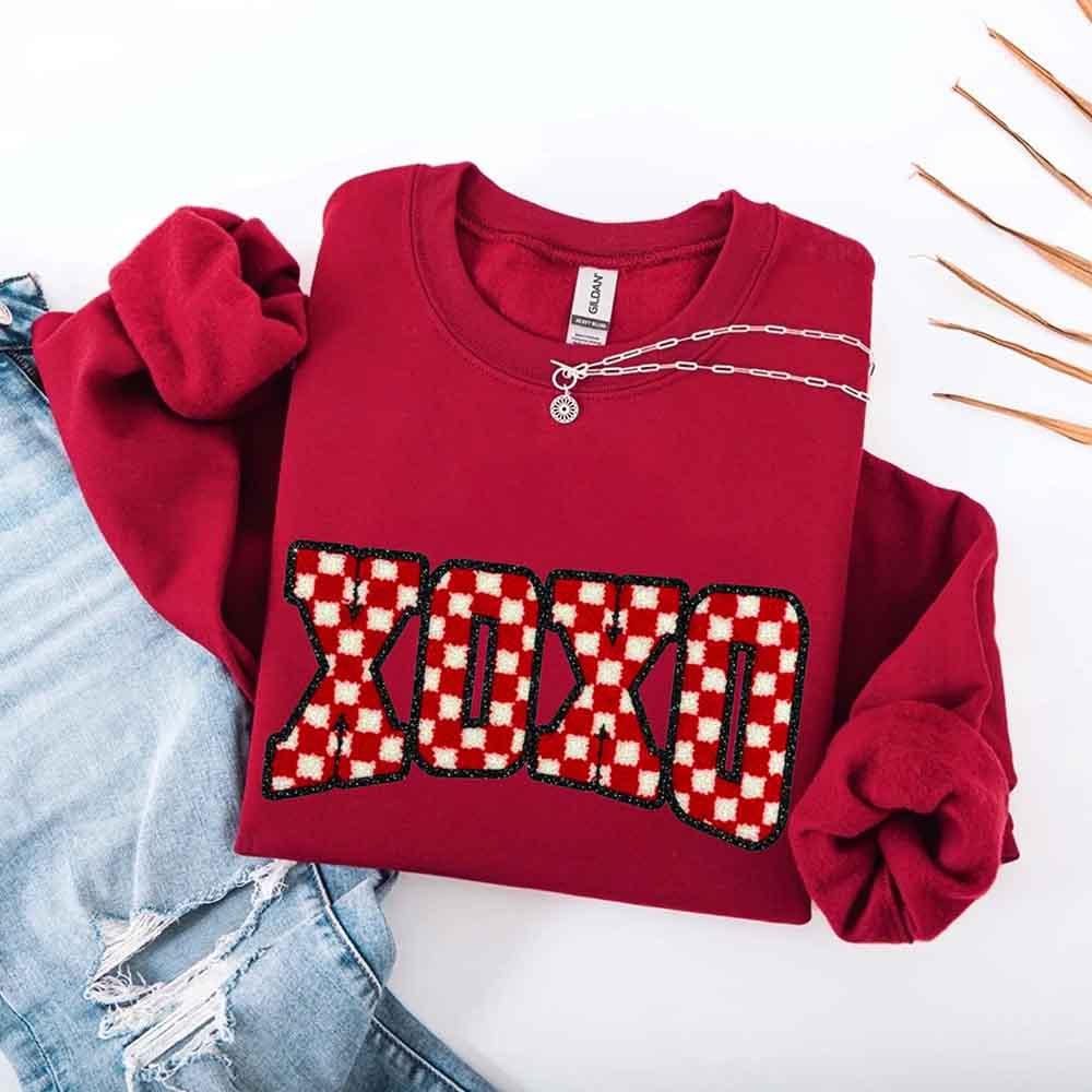 XOXO Checkered Valentine Sweatshirt – Furry Style Printed Sweater