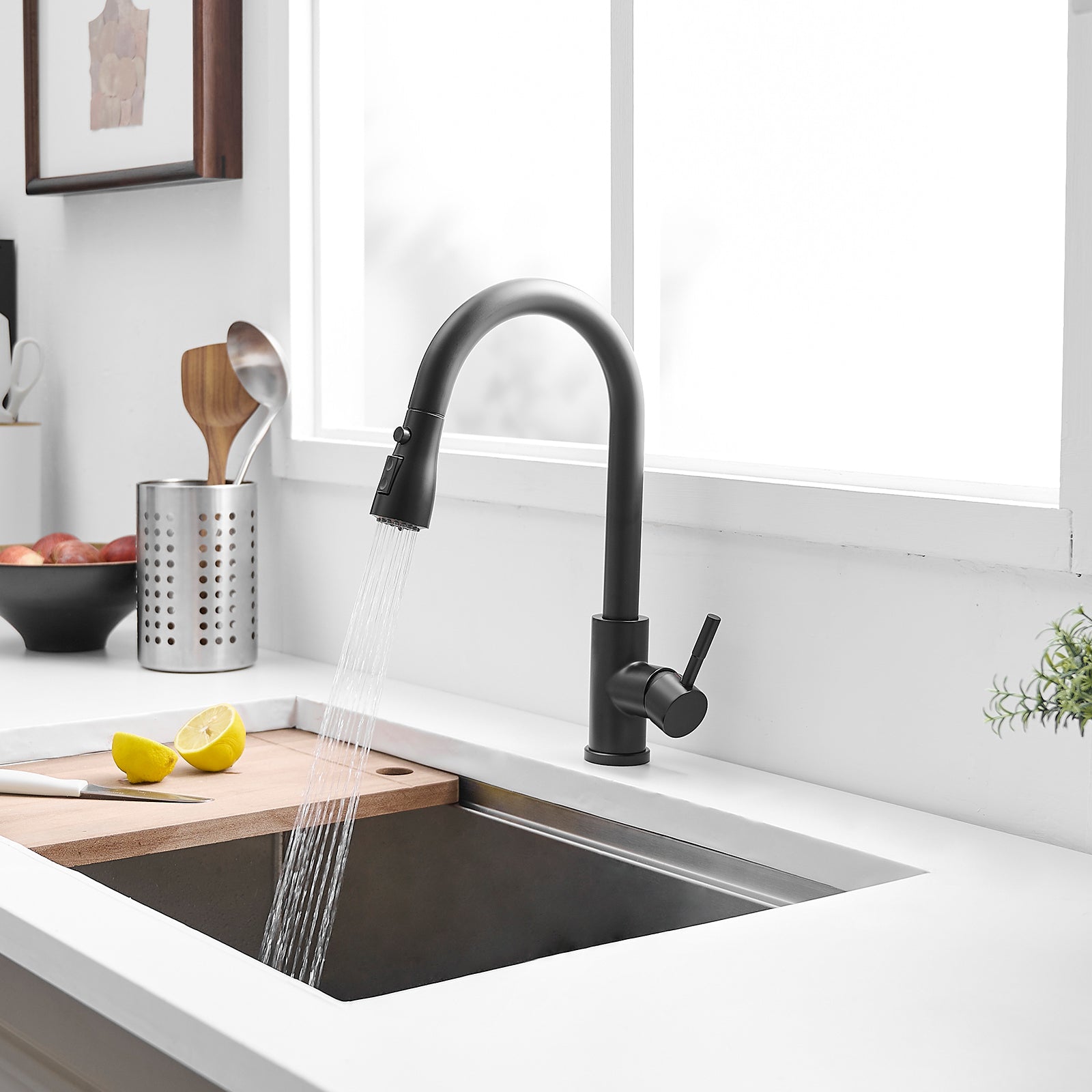 Kitchen Sink Faucet, Black Kitchen Faucets with Pull out Sprayer Stainless Steel Kitchen Faucet