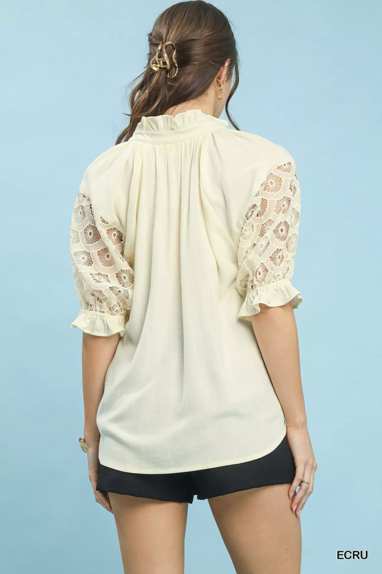 Umgee Linen V-Neck Lace Puff Sleeve Top