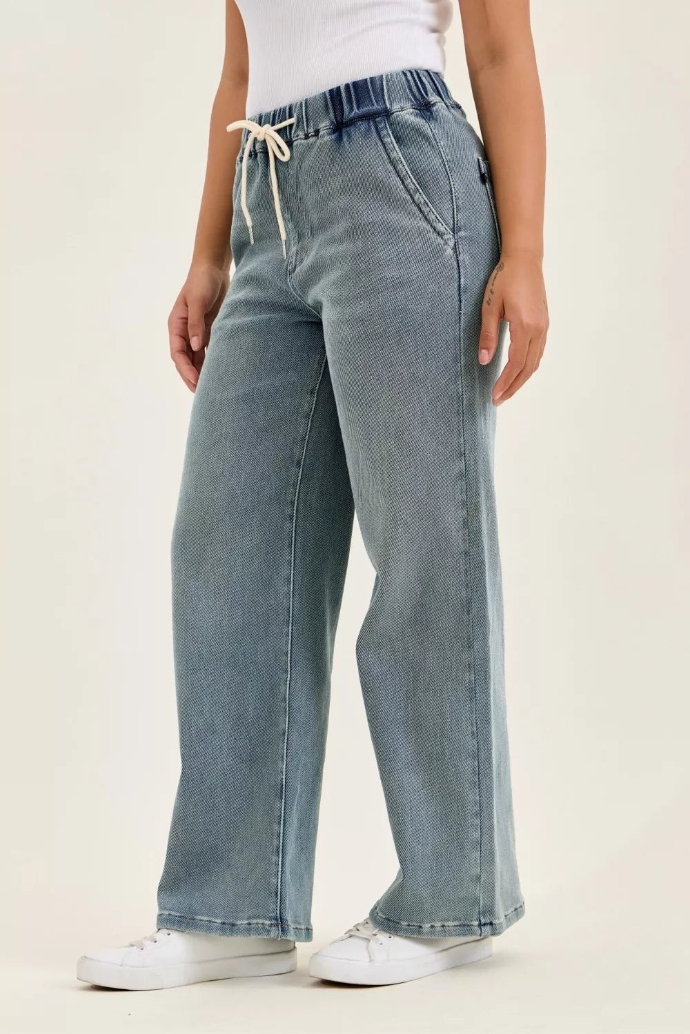 Judy Blue Hight Waist Wilhelmina Baggy Jeans with Md Aged Stone Blue Wash