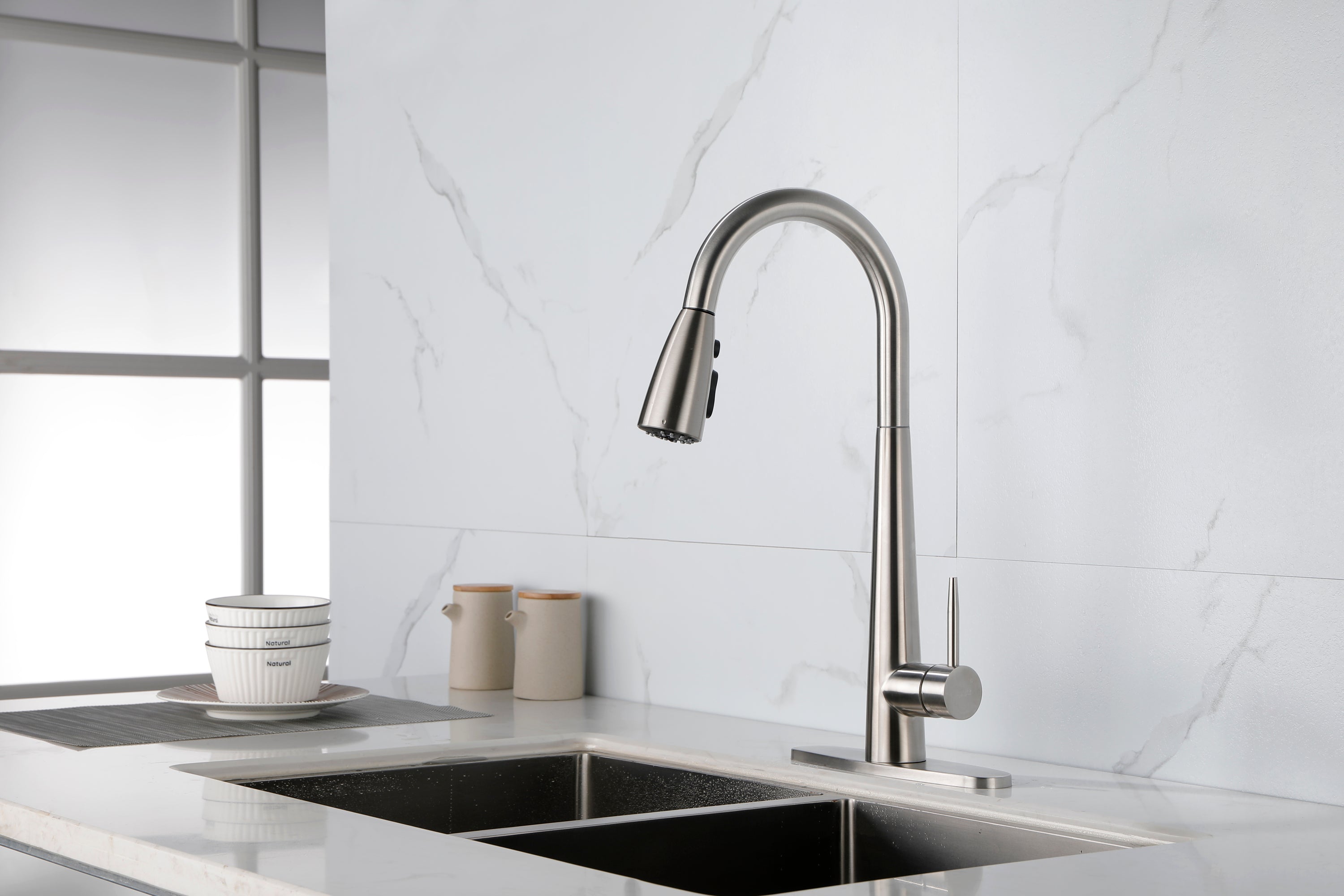 Single Handle Stainless Steel Kitchen Sink Faucet with Pull Down Sprayer