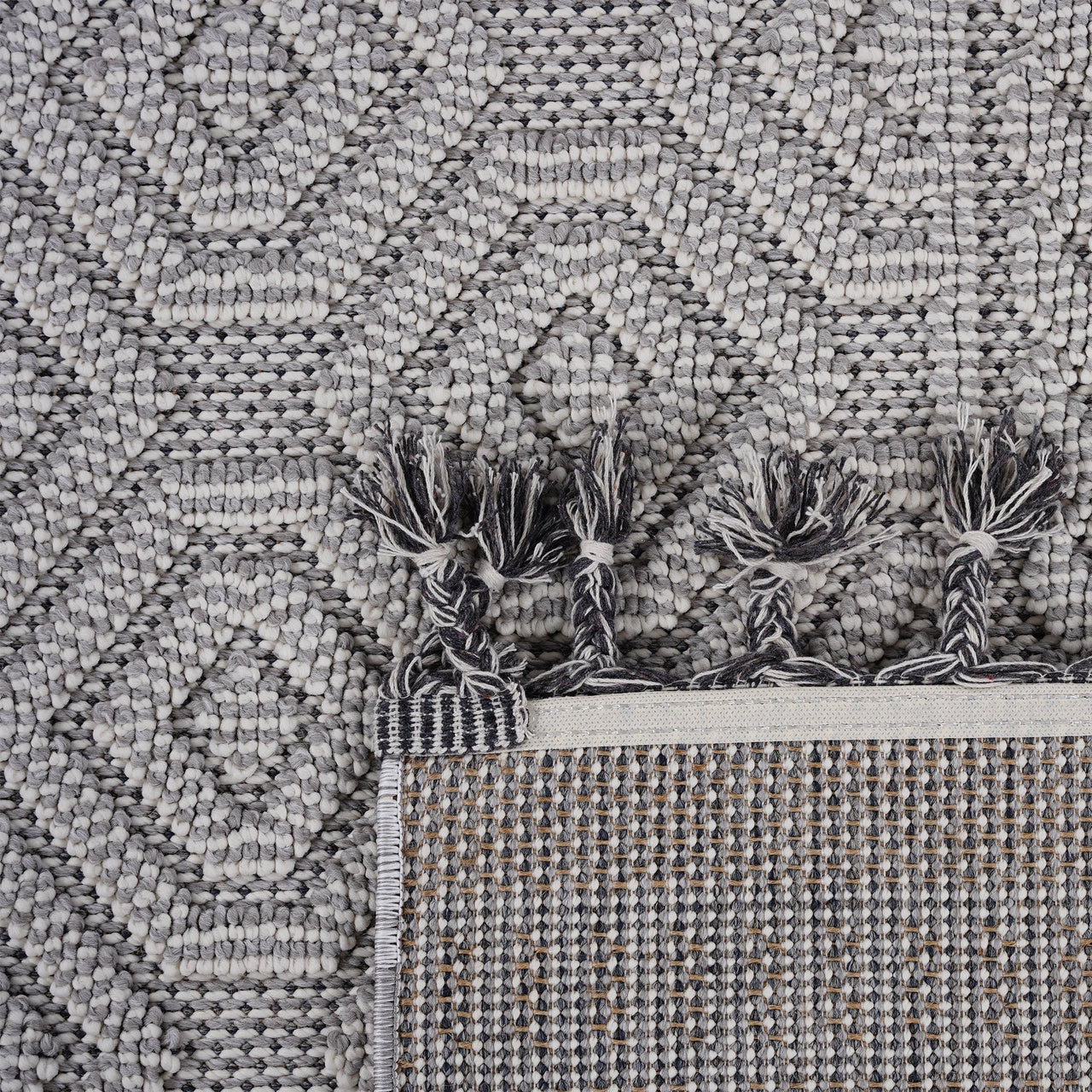 NAAR Guros Collection 4X6 White / Geometric Indoor / Outdoor Area Rug