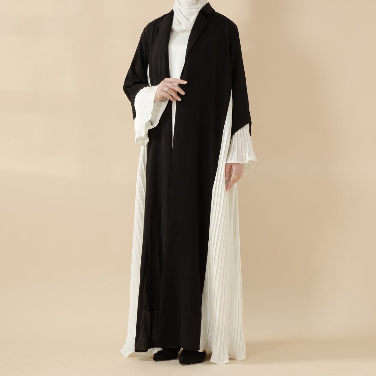Black and White Open Abaya | Contrast Color Accordion Pleat Panel Abaya (MOA125)
