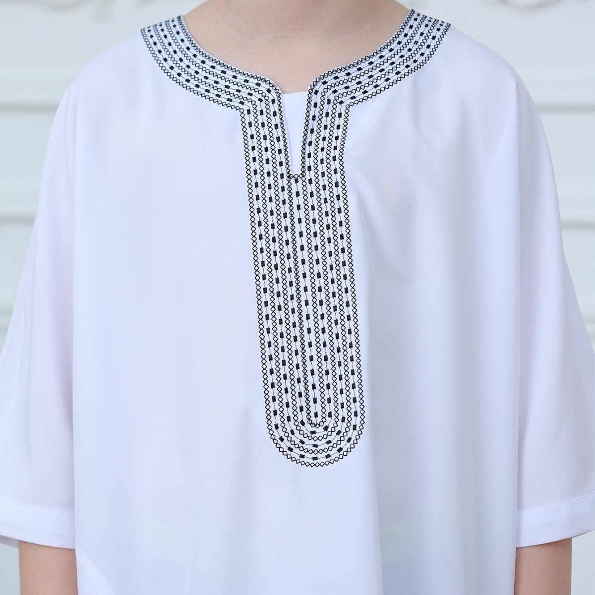 Black Geometric Trim Islamic Thobe(MKB018)