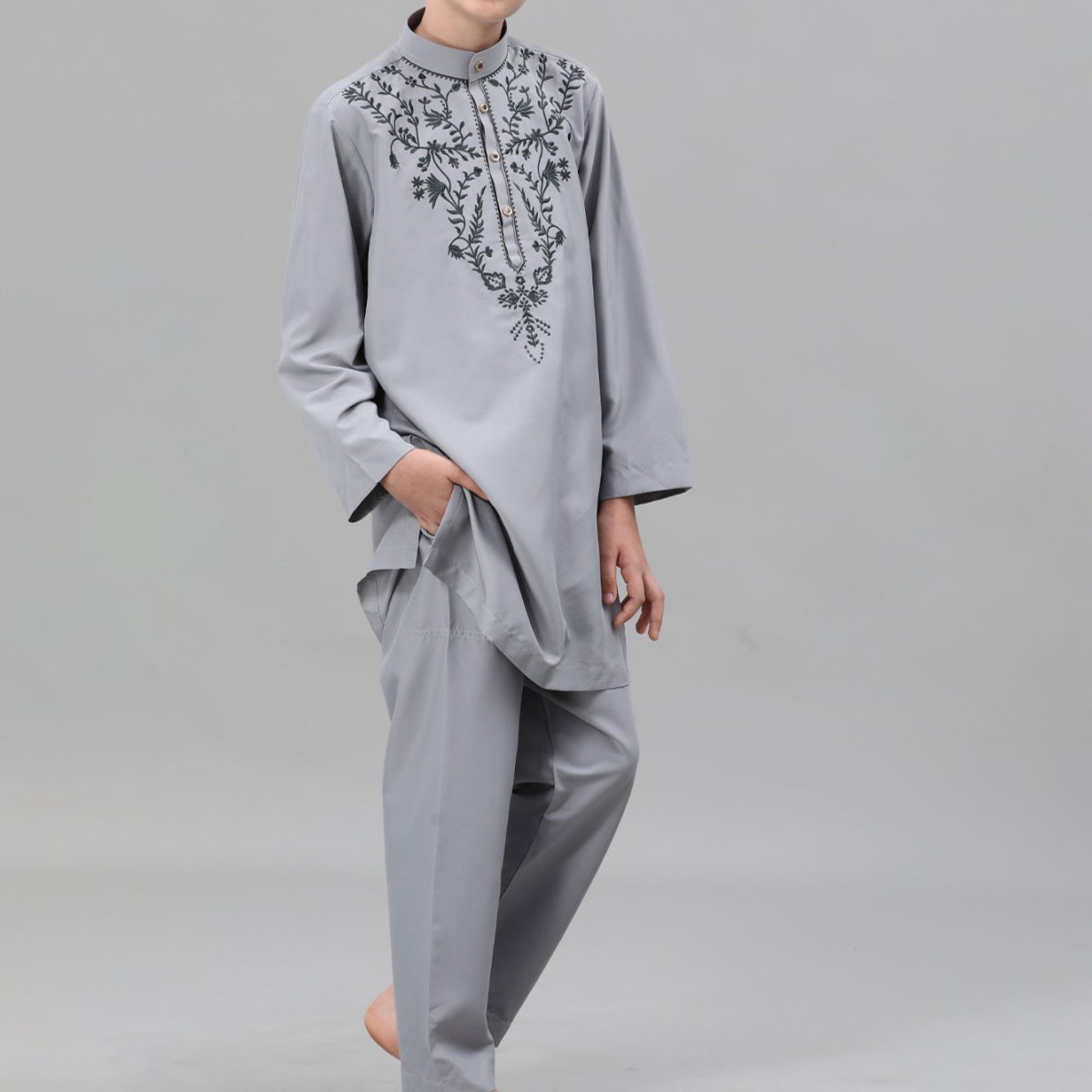 Boys' Embroidered Thobe Set with Pants(MKB034)