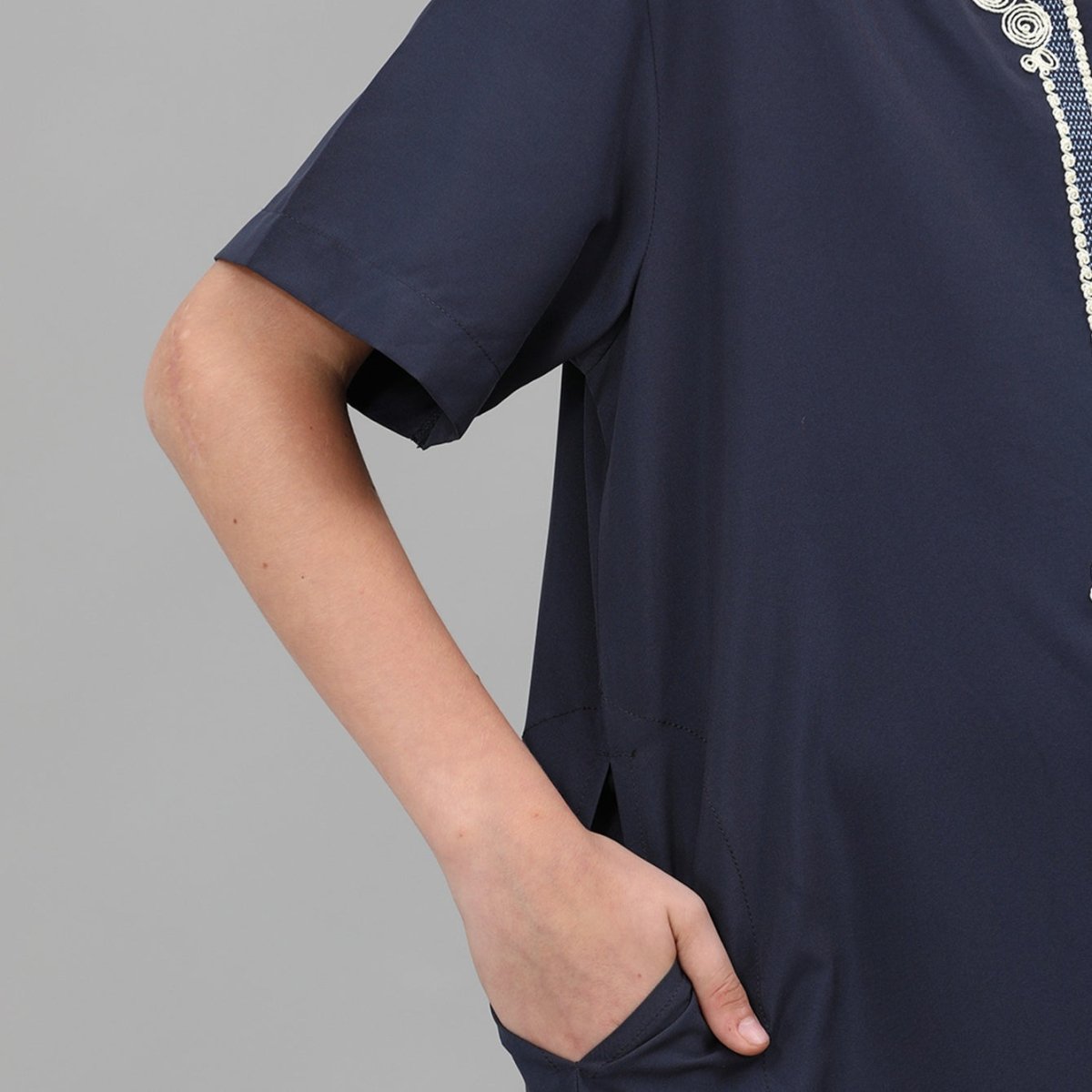 Boys' Embroidered Thobe with Ornate Neckline(MKB036)