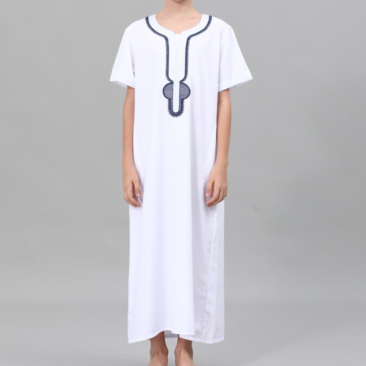 Boys' Embroidered Thobe with Side Pockets(MKB035)