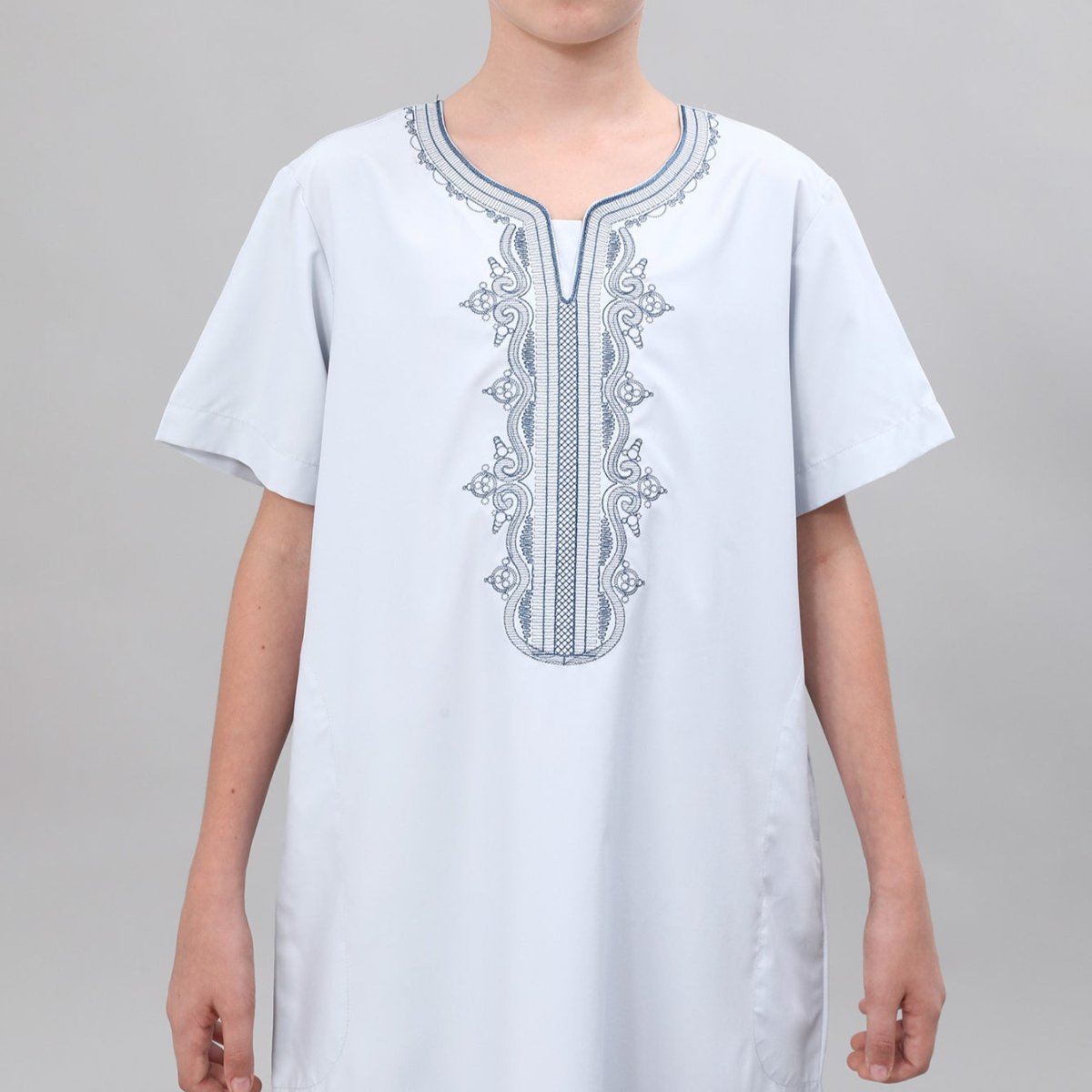 Boys' Embroidered Thobe with Side Pockets(MKB035)