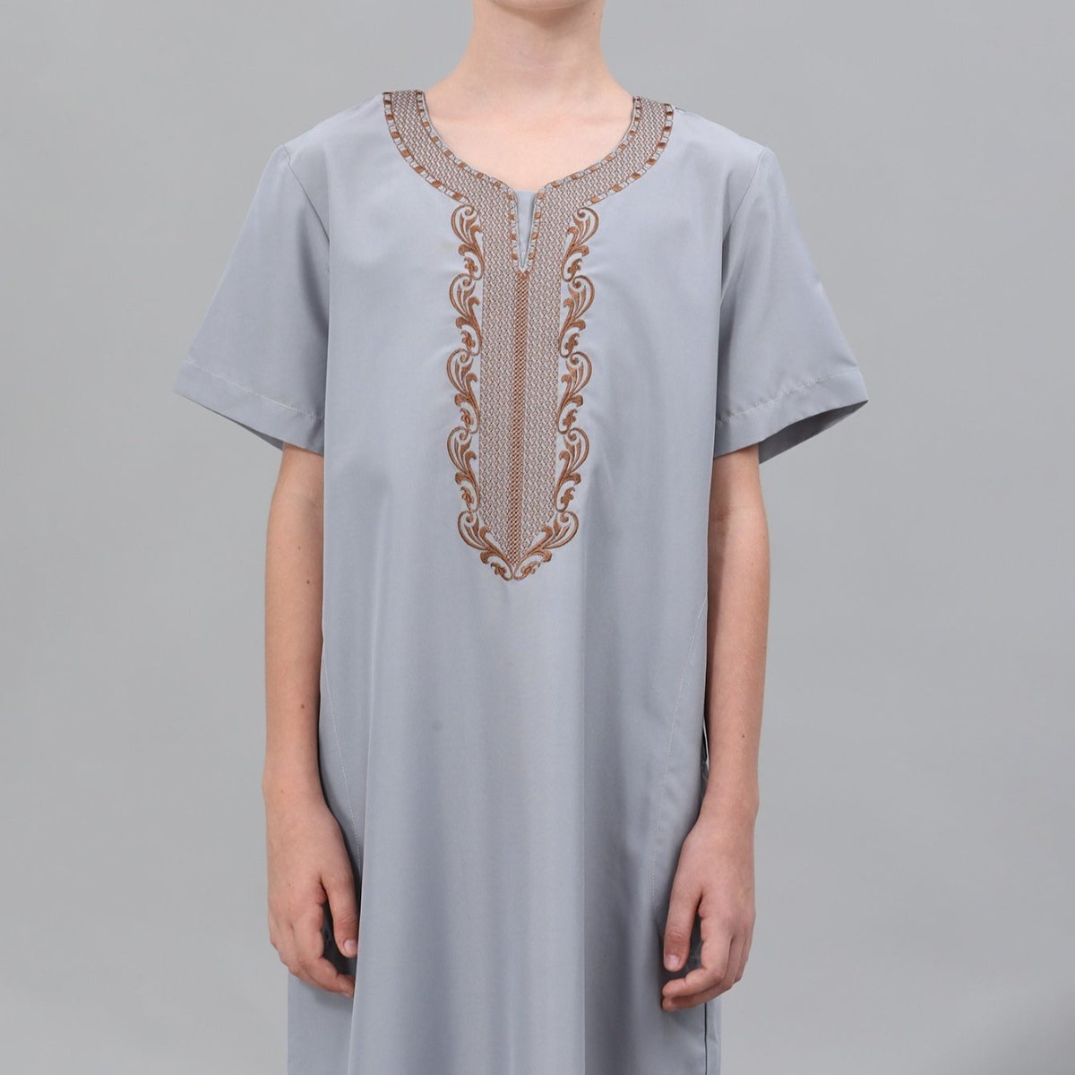 Boys' Embroidered Thobe with Side Pockets(MKB035)