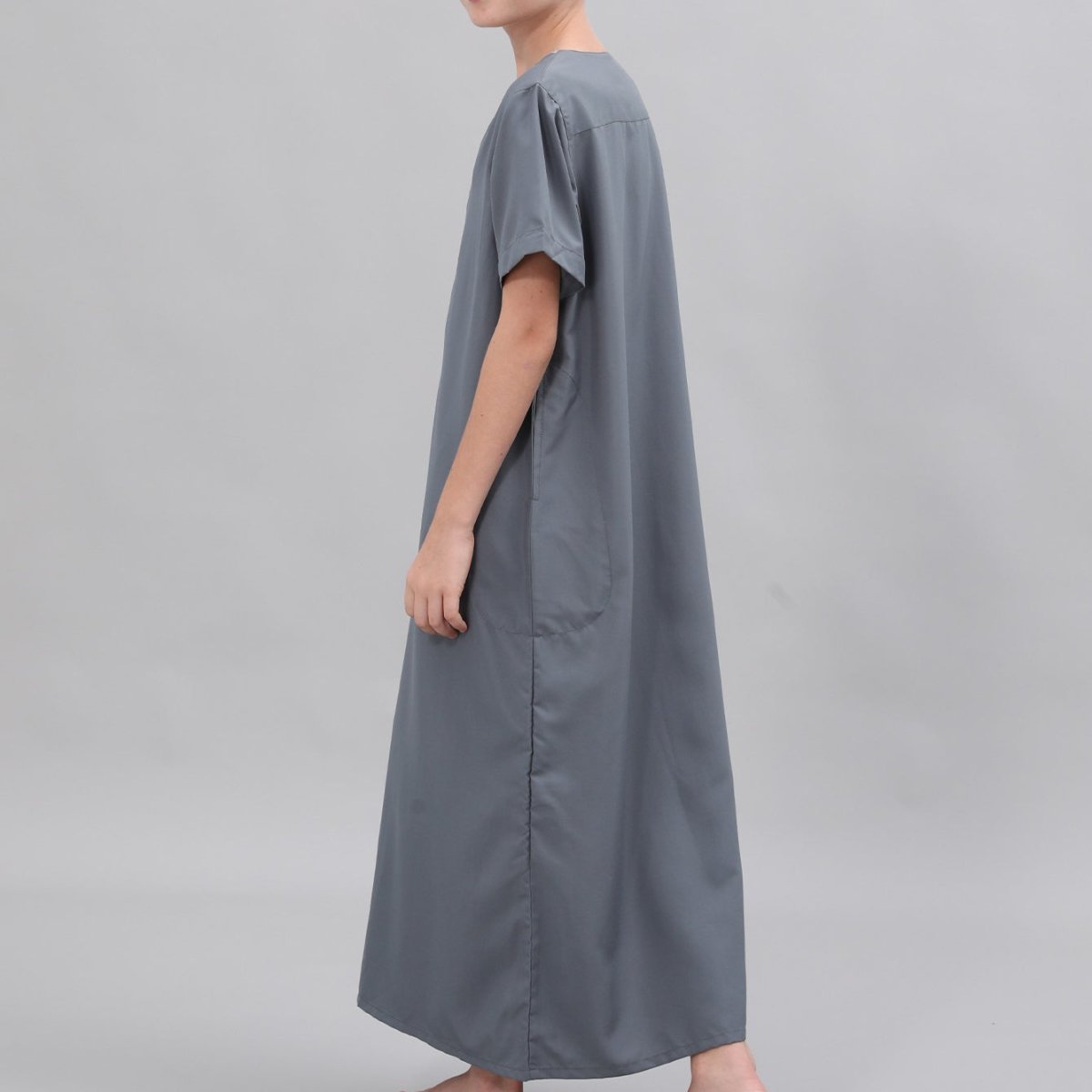 Boys' Embroidered Thobe with Side Pockets(MKB035)