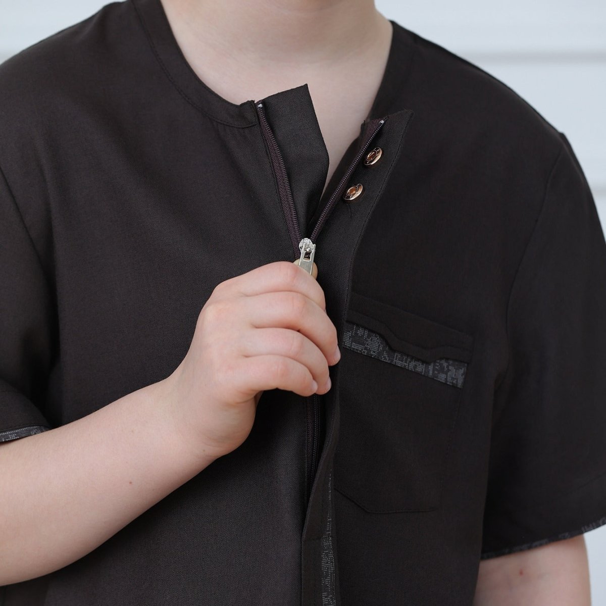 Boys' Embroidered Thobe with Zipper & Pockets(MKB028)
