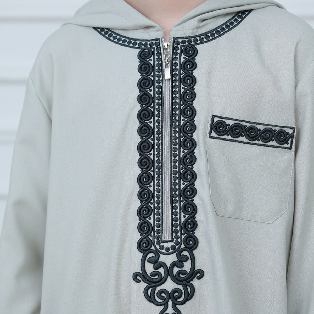 Boys' Hooded Embroidered Thobe with Pockets(MKB030)