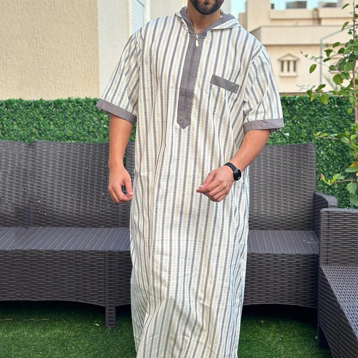 Breathable 3D Digital Print Striped Thobe Men's Loose Fit Short Sleeve Muslim Robe with V-Neck (MT033)