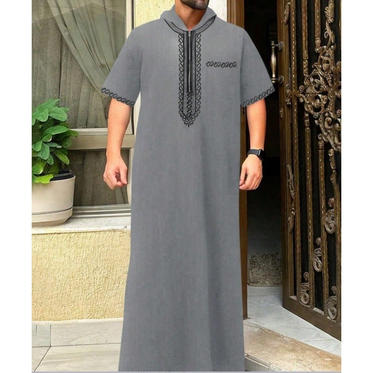 Breathable 3D Digital Print Striped Thobe Men's Loose Fit Short Sleeve Muslim Robe with V-Neck (MT033)