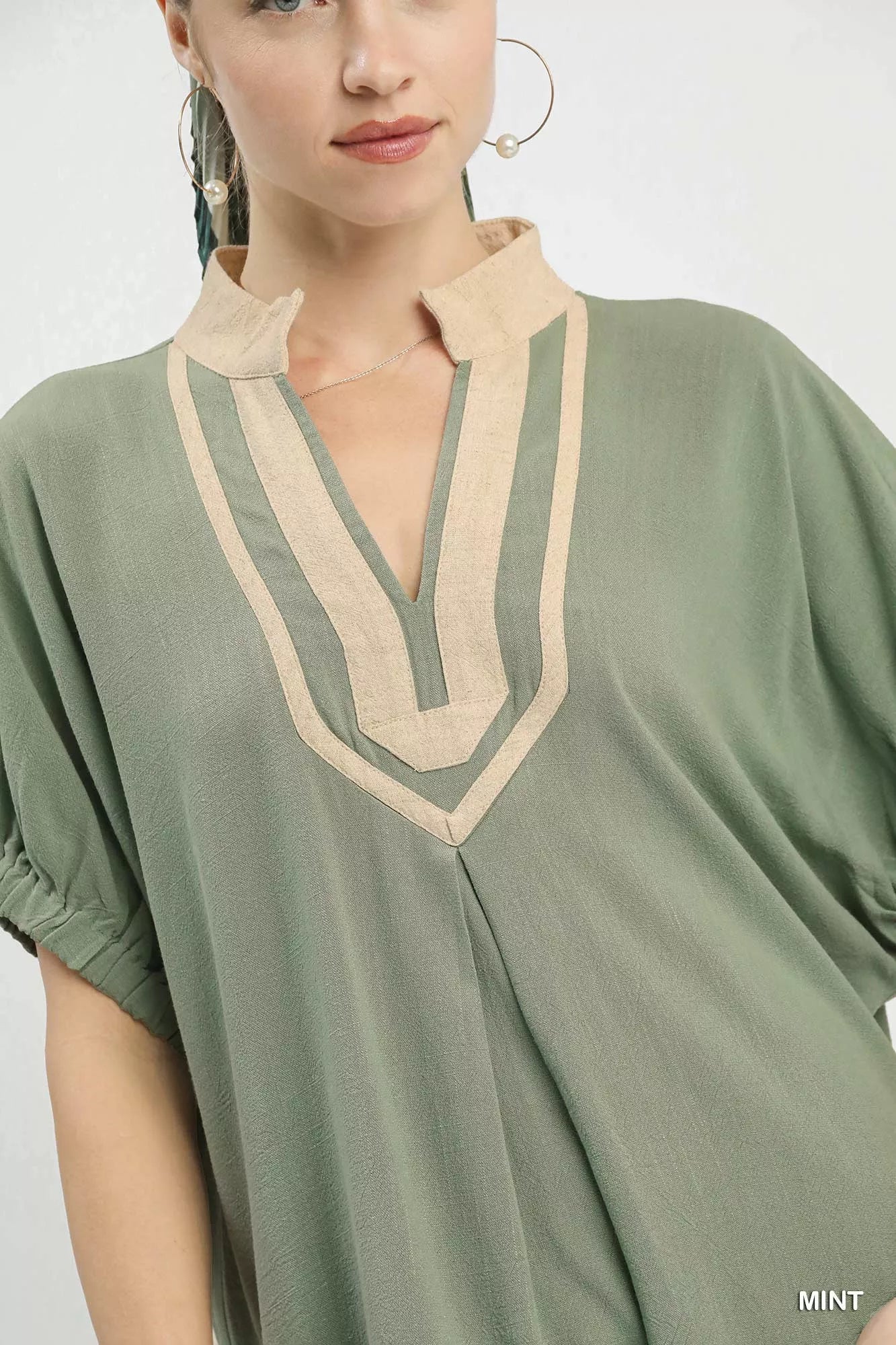 Umgee Linen Contrast Trim V-Neck Blouse