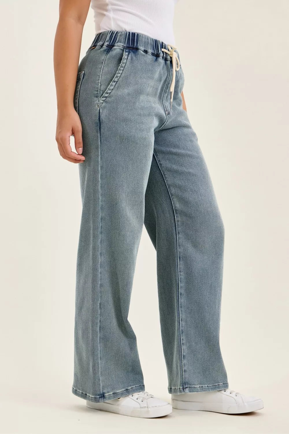 Judy Blue Hight Waist Wilhelmina Baggy Jeans with Md Aged Stone Blue Wash