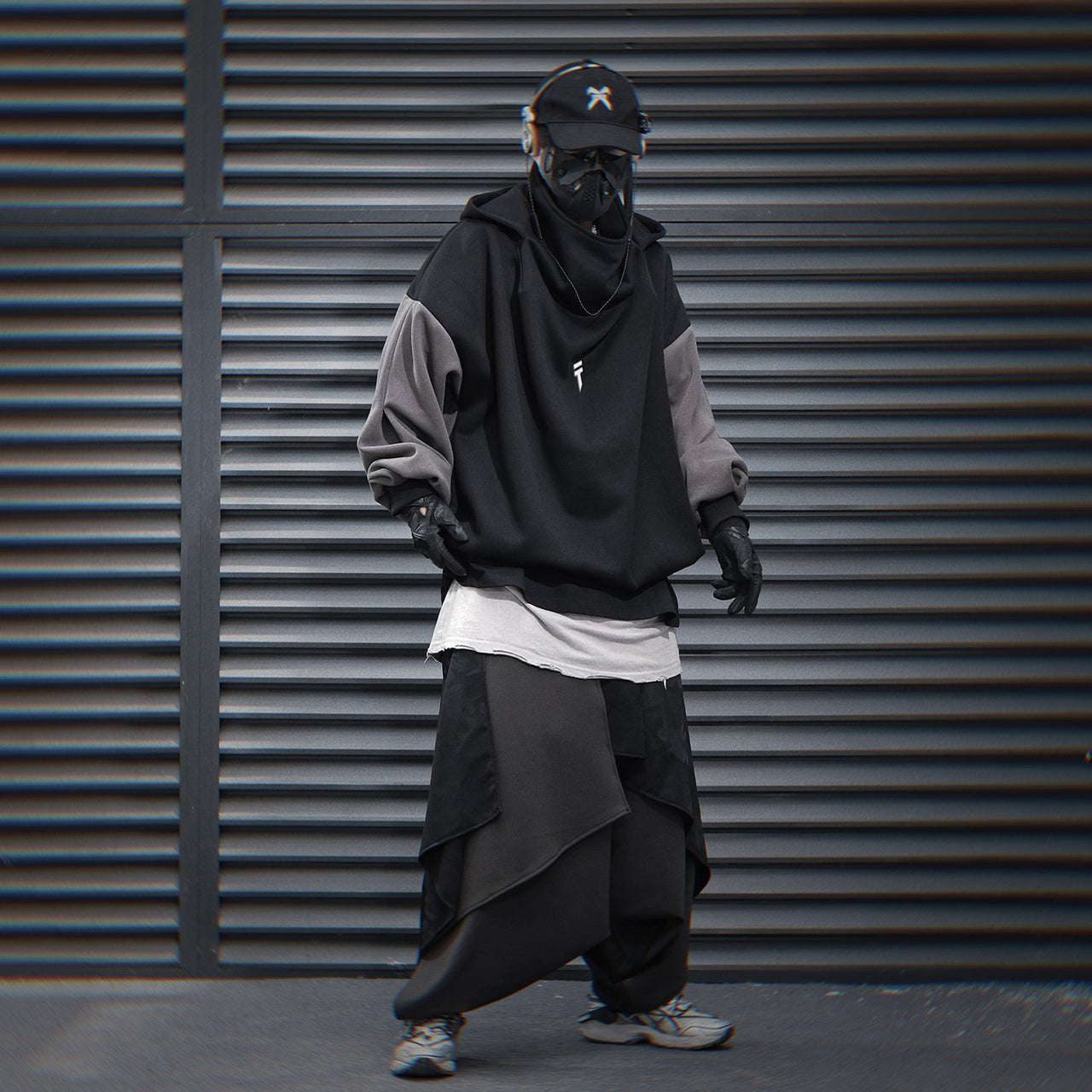 HiH51 Black T-Tech Hoodie