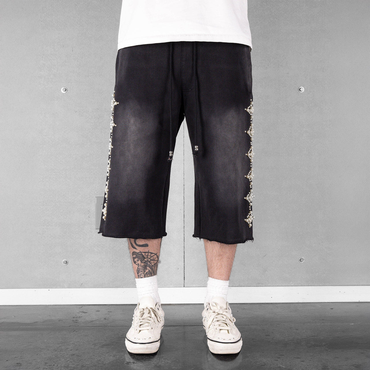 Commons Pearled Star Sweatshort Vintage Black