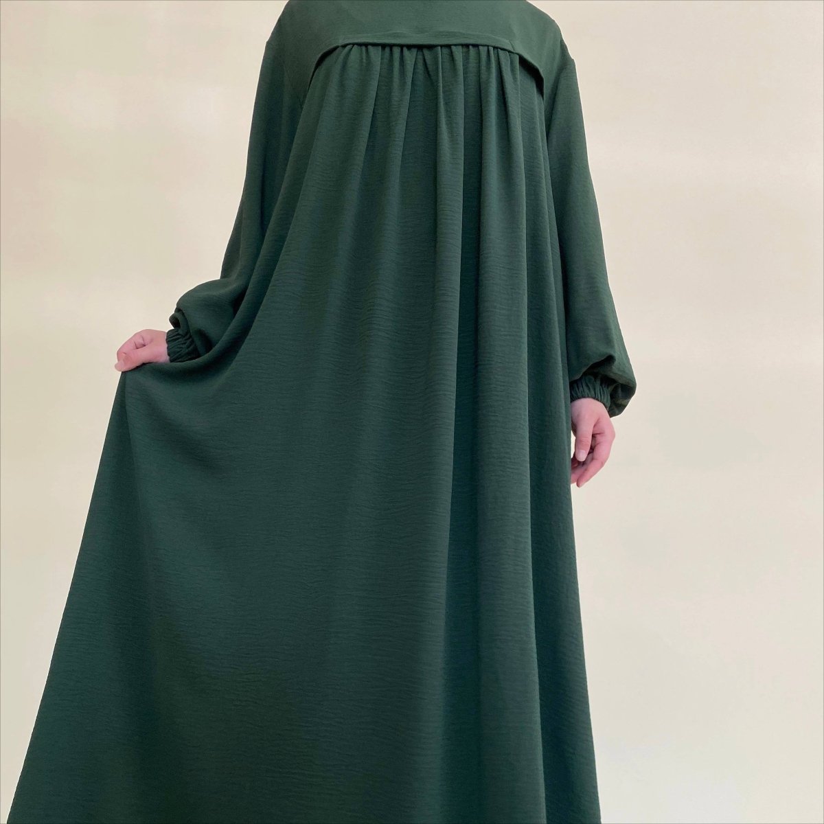 Crepe Abaya with Secure Pockets for Umrah VIP Exclusive Access (MAVIP386)