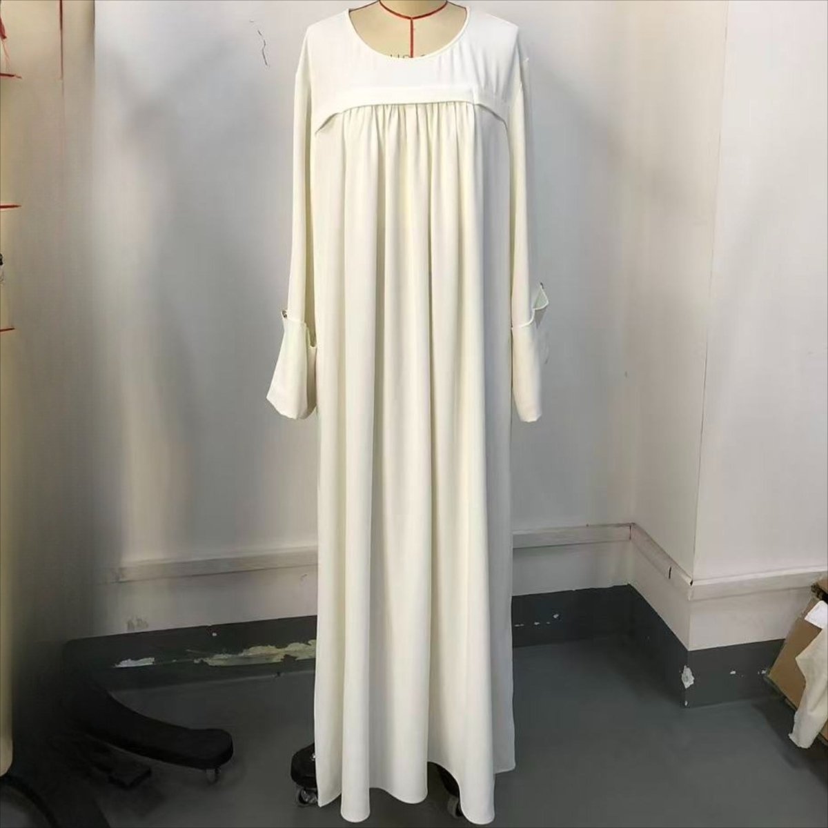 Crepe Abaya with Secure Pockets for Umrah VIP Exclusive Access (MAVIP386)