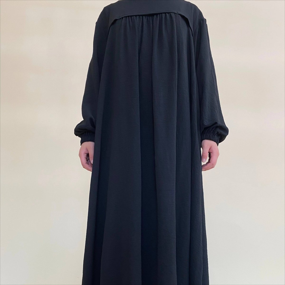 Crepe Abaya with Secure Pockets for Umrah VIP Exclusive Access (MAVIP386)