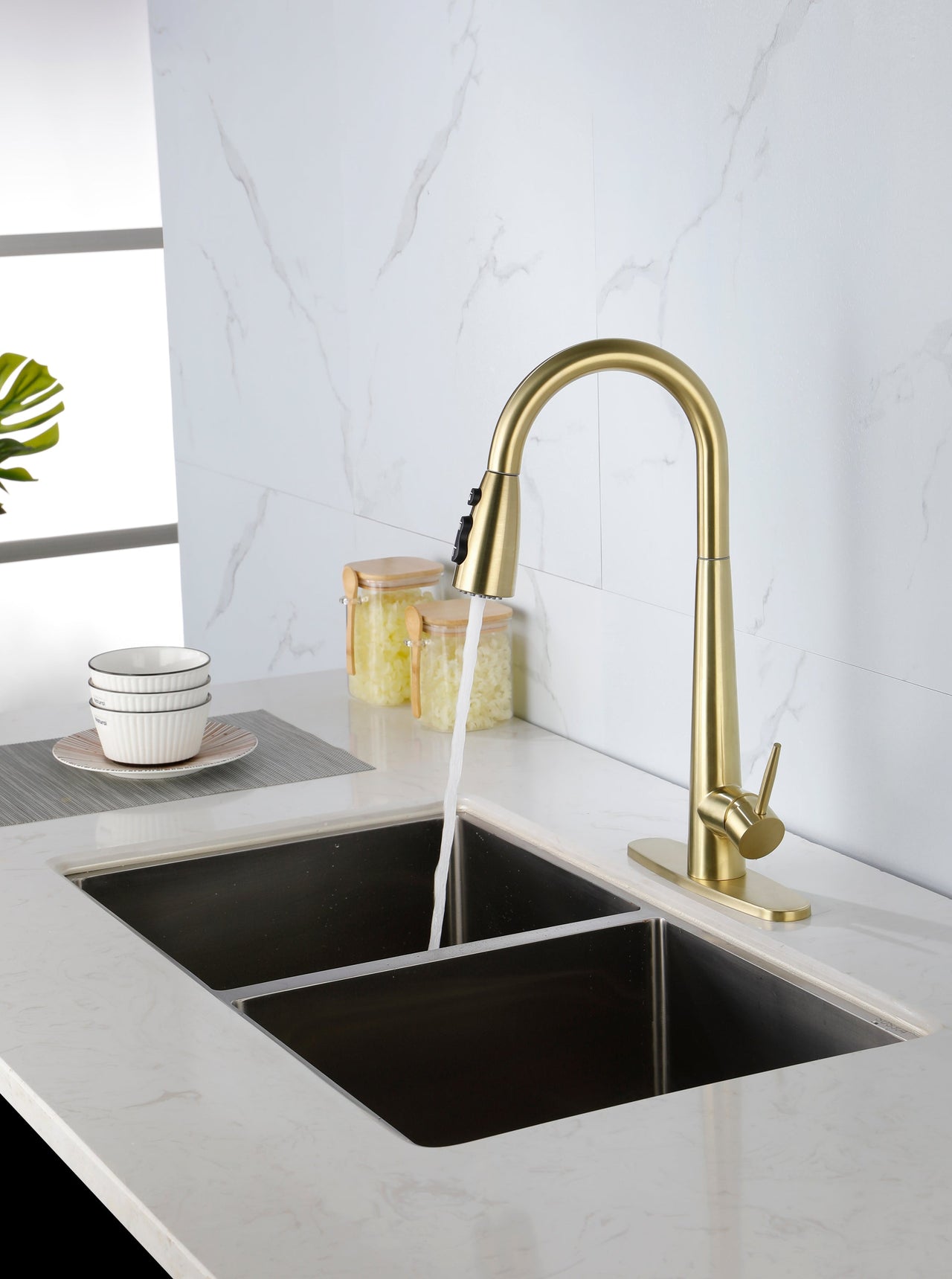 Single Handle Stainless Steel Kitchen Sink Faucet with Pull Down Sprayer