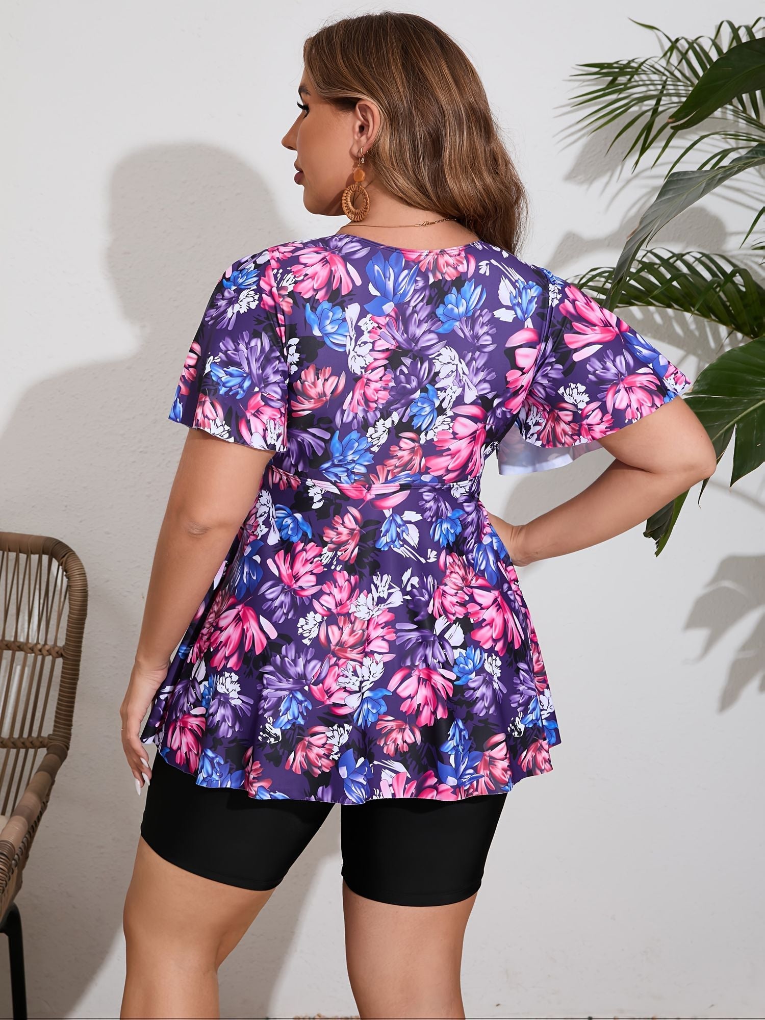 Plus Size Purple Floral Print V-Neck Short Sleeve Tankini with Shorts, Stylish Swimwear for Beach Days