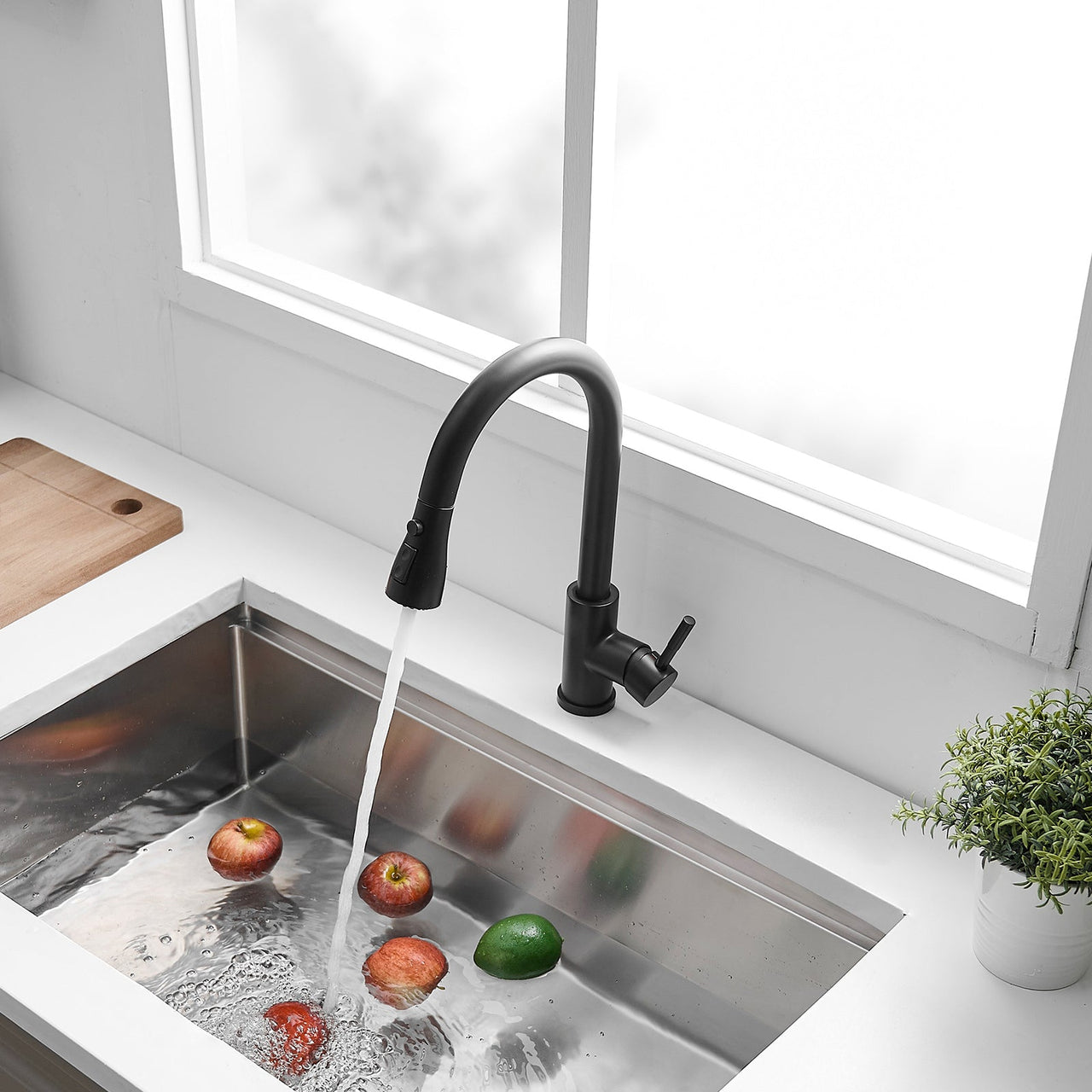 Kitchen Sink Faucet, Black Kitchen Faucets with Pull out Sprayer Stainless Steel Kitchen Faucet