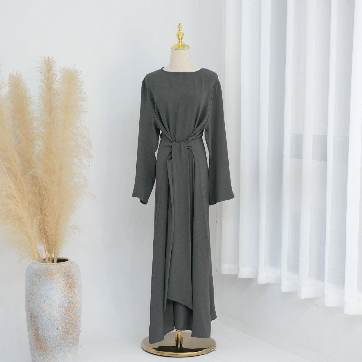 Elegant Lace-up Slim Fit Crepe Abaya (MA136)
