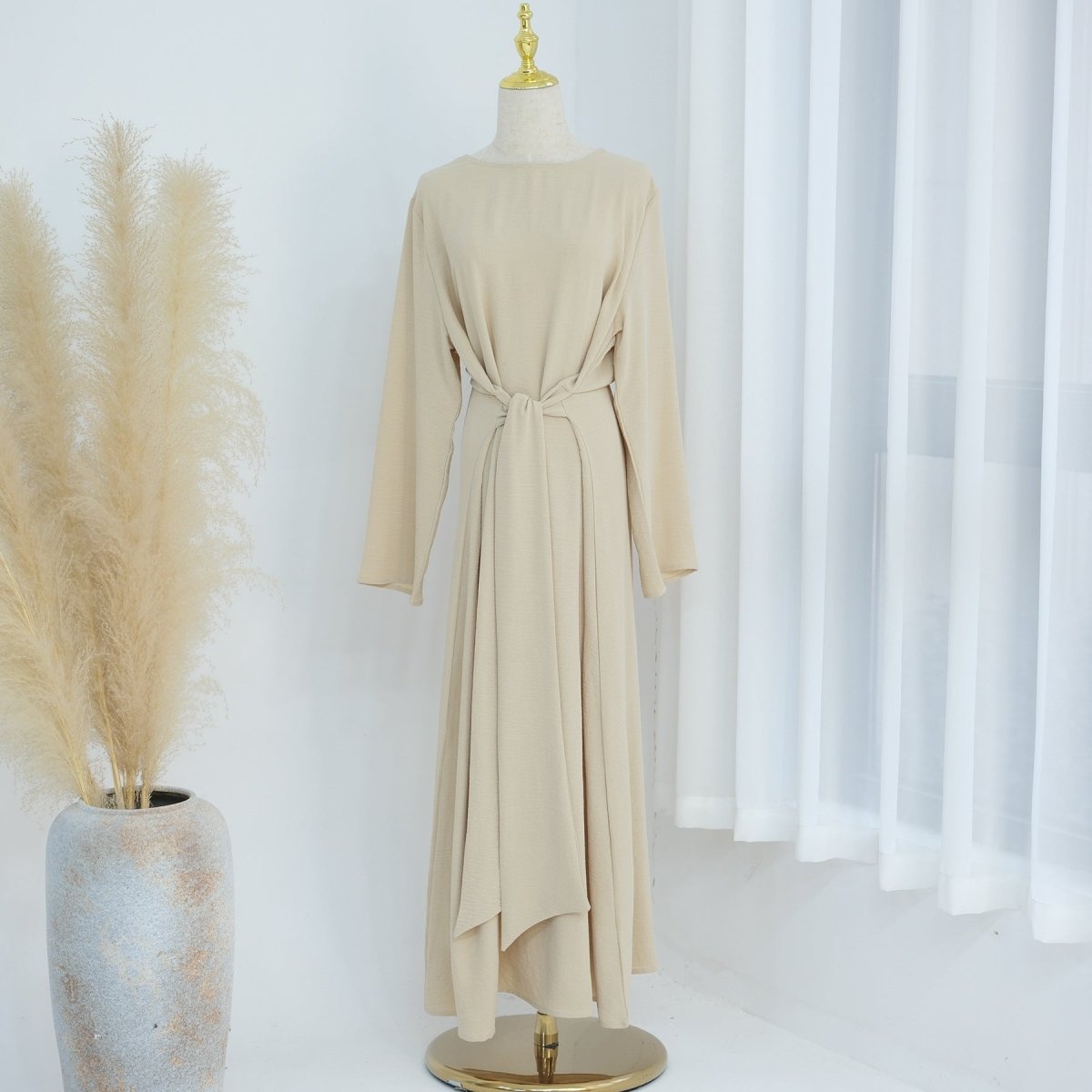 Elegant Lace-up Slim Fit Crepe Abaya (MA136)