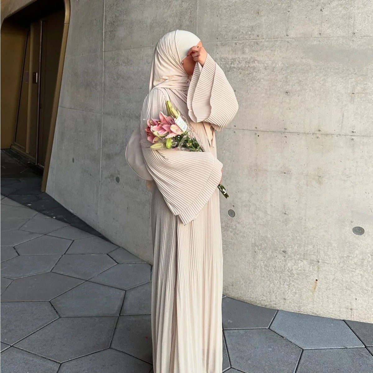 Elegant Muslim Women's Pleated Chiffon Pullover Robe Dress Modest Solid Color Abaya with Flared Sleeves (MA176)