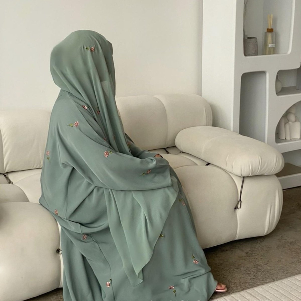 Floral Embroidered Abaya & Hijab Set(MOA248)