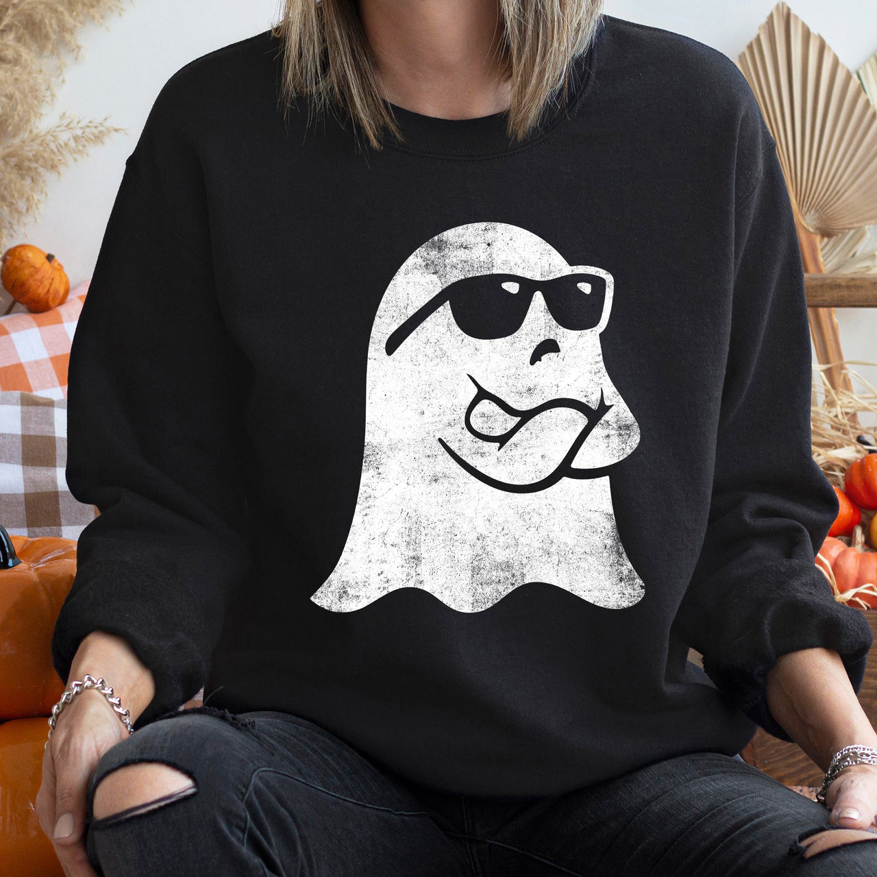 Ghost Arms Crossed Vintage Halloween Spooky Ghost Silhouette Night Scene Artwork Edition Sweatshirt