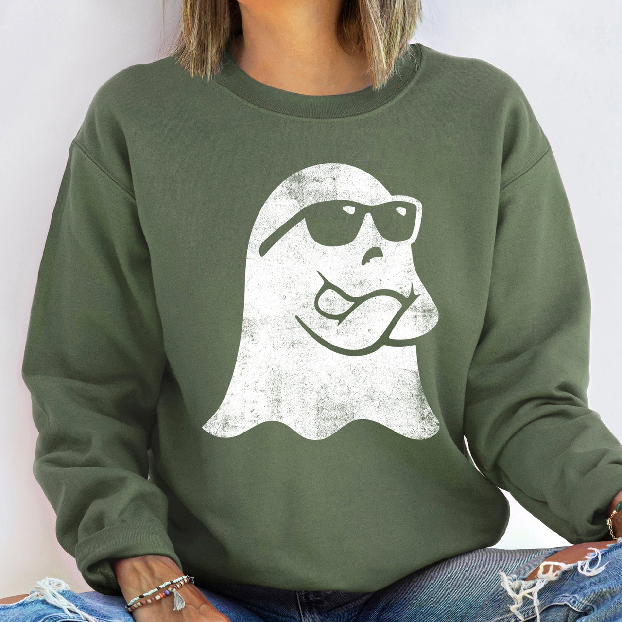 Ghost Arms Crossed Vintage Halloween Spooky Ghost Silhouette Night Scene Artwork Edition Sweatshirt