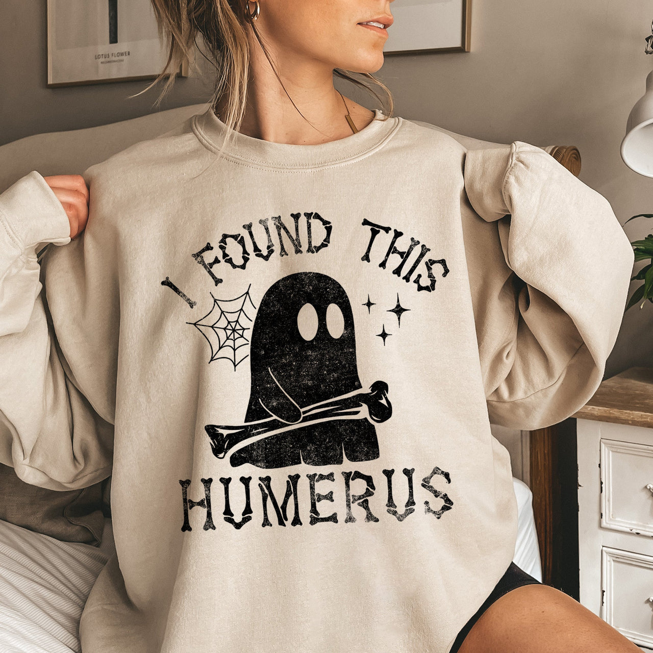 Humerus Ghost Halloween Skeleton Spirit Emblem Vintage Themed Print Haunted Night Artwork Sweatshirt