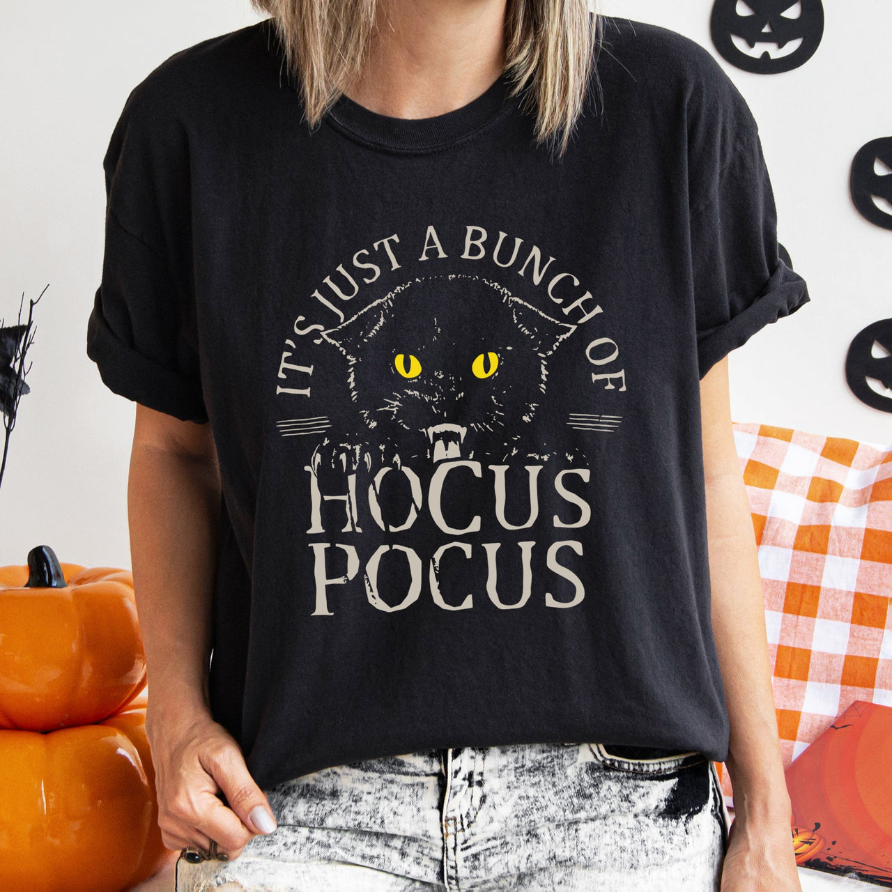 It's Just Bunch Of Hocus Pocus Retro Halloween Comfort Colors Tee