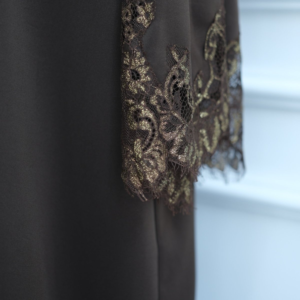 Lace-Panel Flared-Sleeve Open Abaya with Pockets(MOA332)