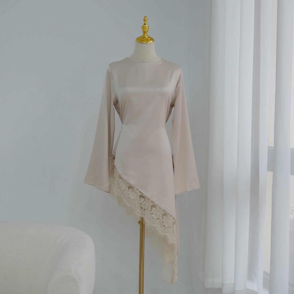 Lace Trim Contrast Panel Satin Top(MS408)