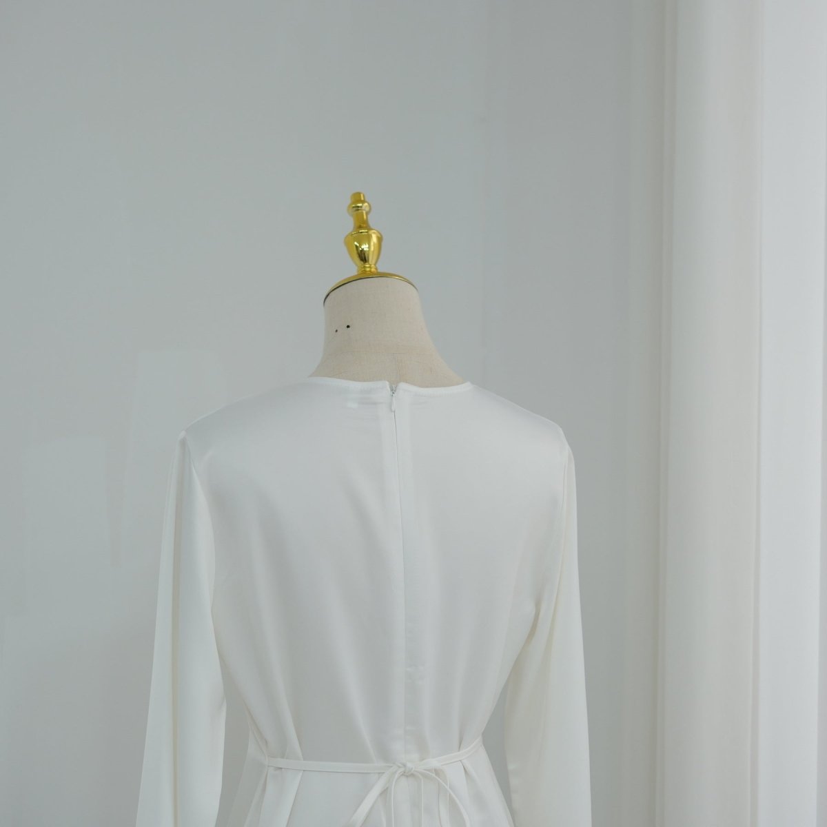 Lace Trim Contrast Panel Satin Top(MS408)