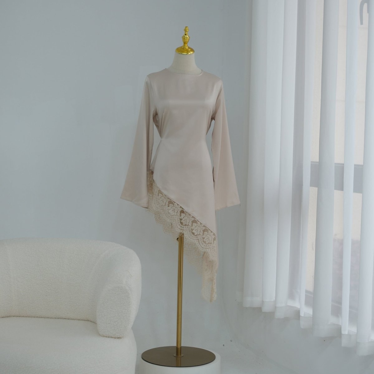 Lace Trim Contrast Panel Satin Top(MS408)